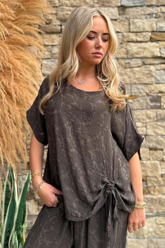 Kiti Paisley Damask Hitch Tee Coffee Bean